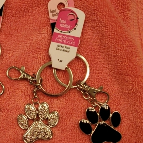 NWT PET KEYCHAIN - Picture 2 of 4